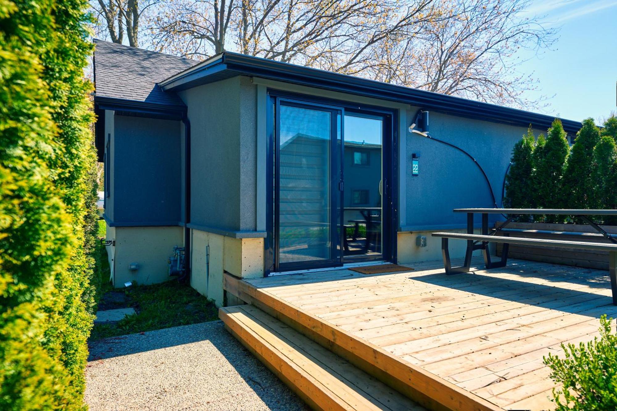 The Long Beach Resort - Beachfront Cottages & Townhouse Suites Wainfleet Exterior photo