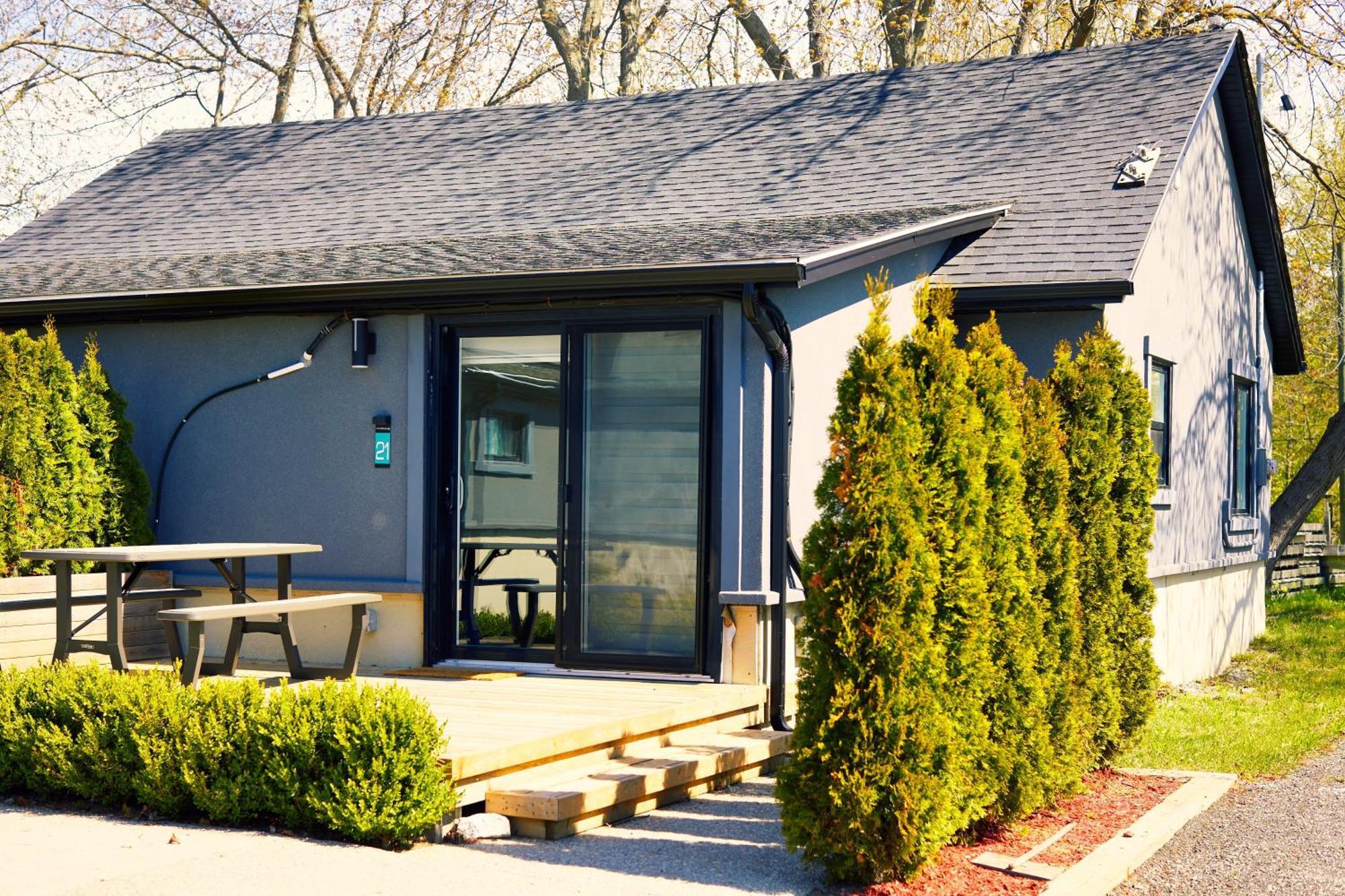 The Long Beach Resort - Beachfront Cottages & Townhouse Suites Wainfleet Exterior photo
