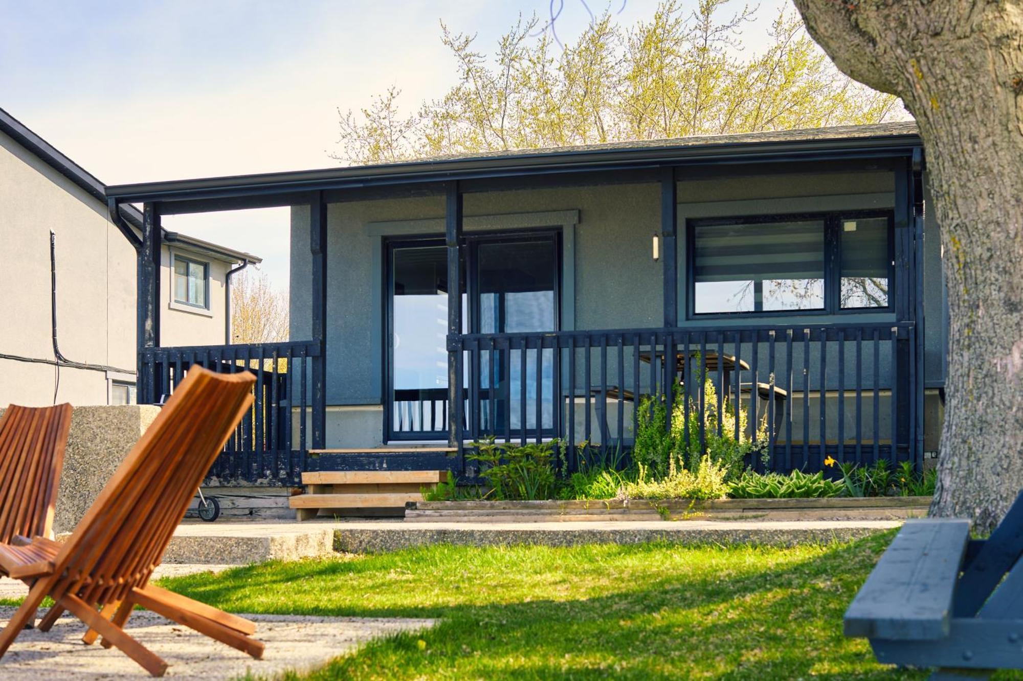 The Long Beach Resort - Beachfront Cottages & Townhouse Suites Wainfleet Exterior photo