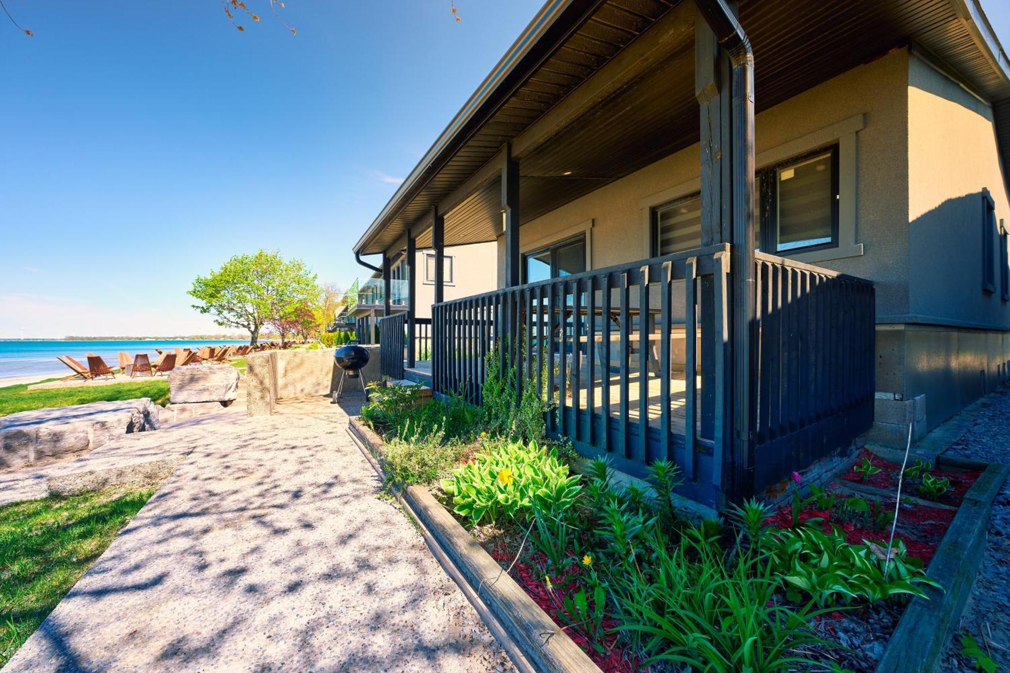 The Long Beach Resort - Beachfront Cottages & Townhouse Suites Wainfleet Exterior photo