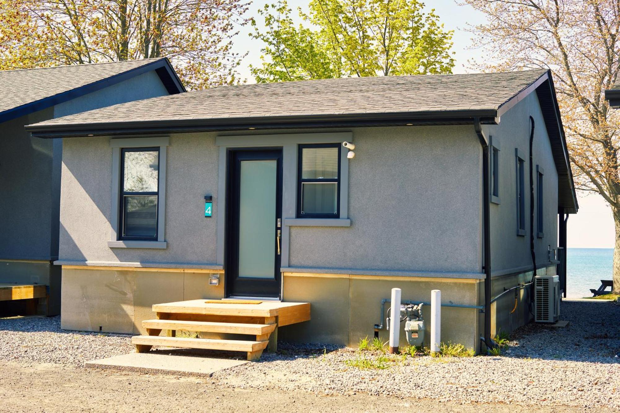 The Long Beach Resort - Beachfront Cottages & Townhouse Suites Wainfleet Exterior photo