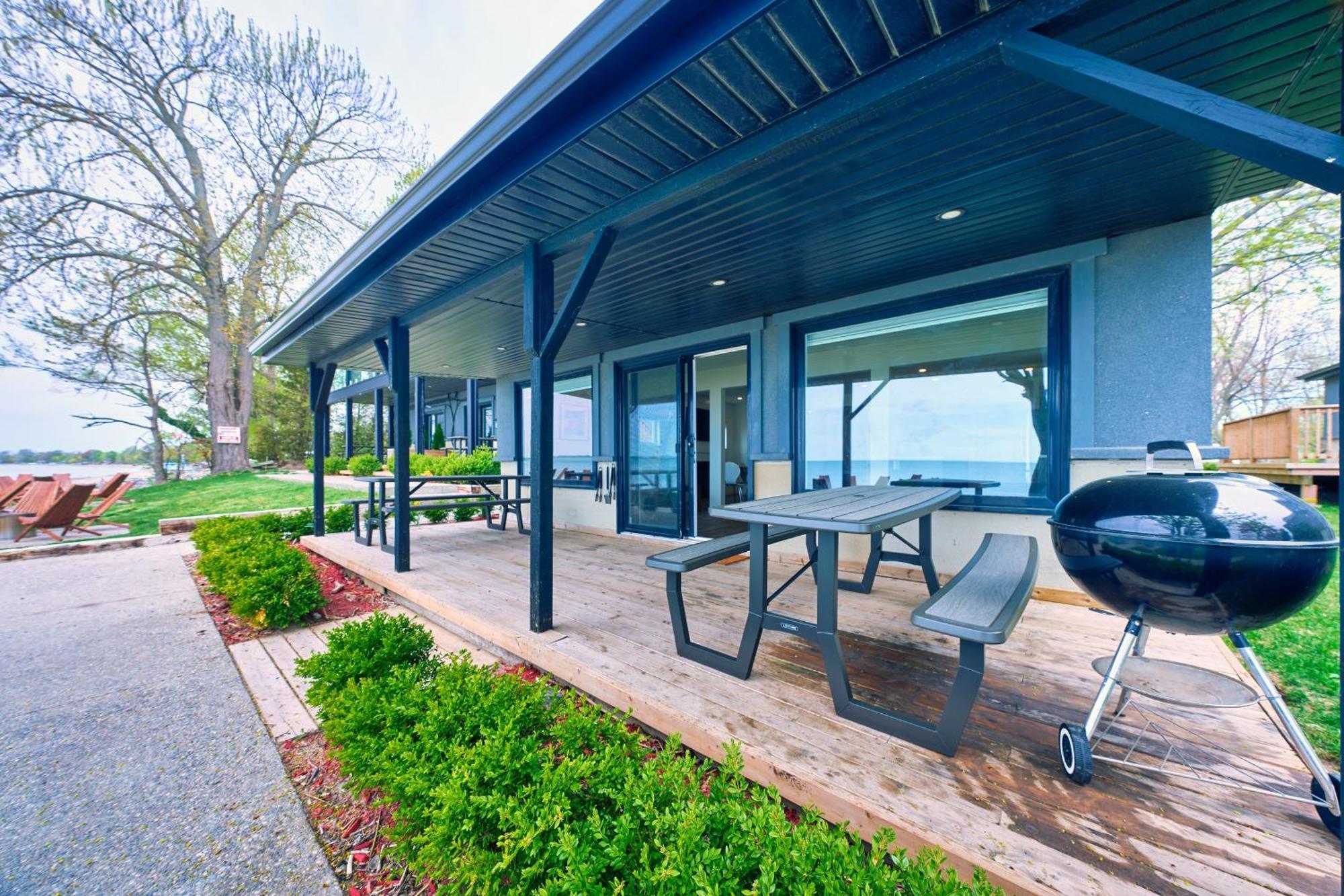 The Long Beach Resort - Beachfront Cottages & Townhouse Suites Wainfleet Exterior photo